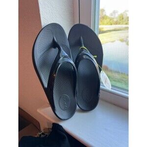 NWT! OOFOS OOhlala Women’s Thong Flip Flop Recovery Sandals Size 9